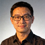 c7游戏开发技术总监人物头像照片，佩戴眼镜的男性开发人员正面照